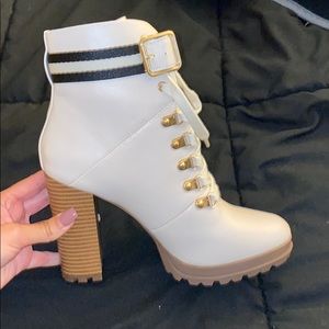 High-heel boots